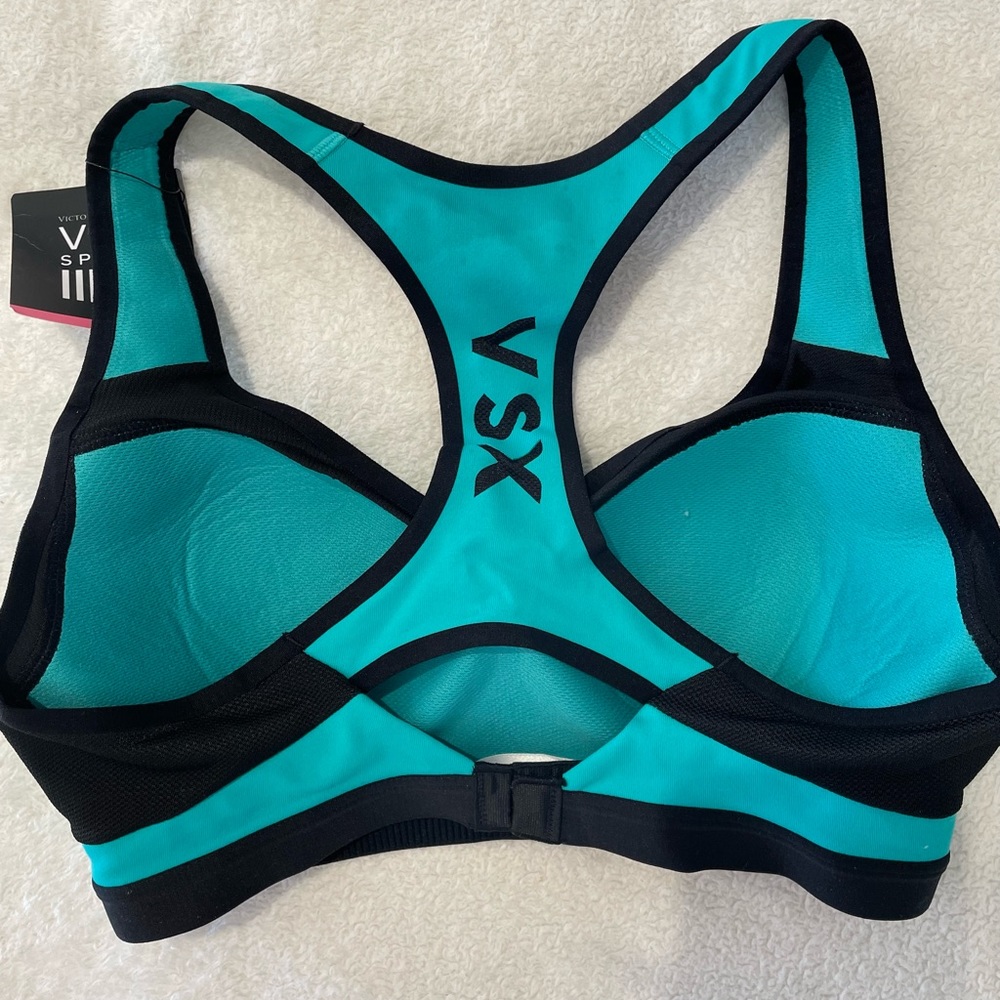32C sports bra from Victoria Secret. Great Condition!